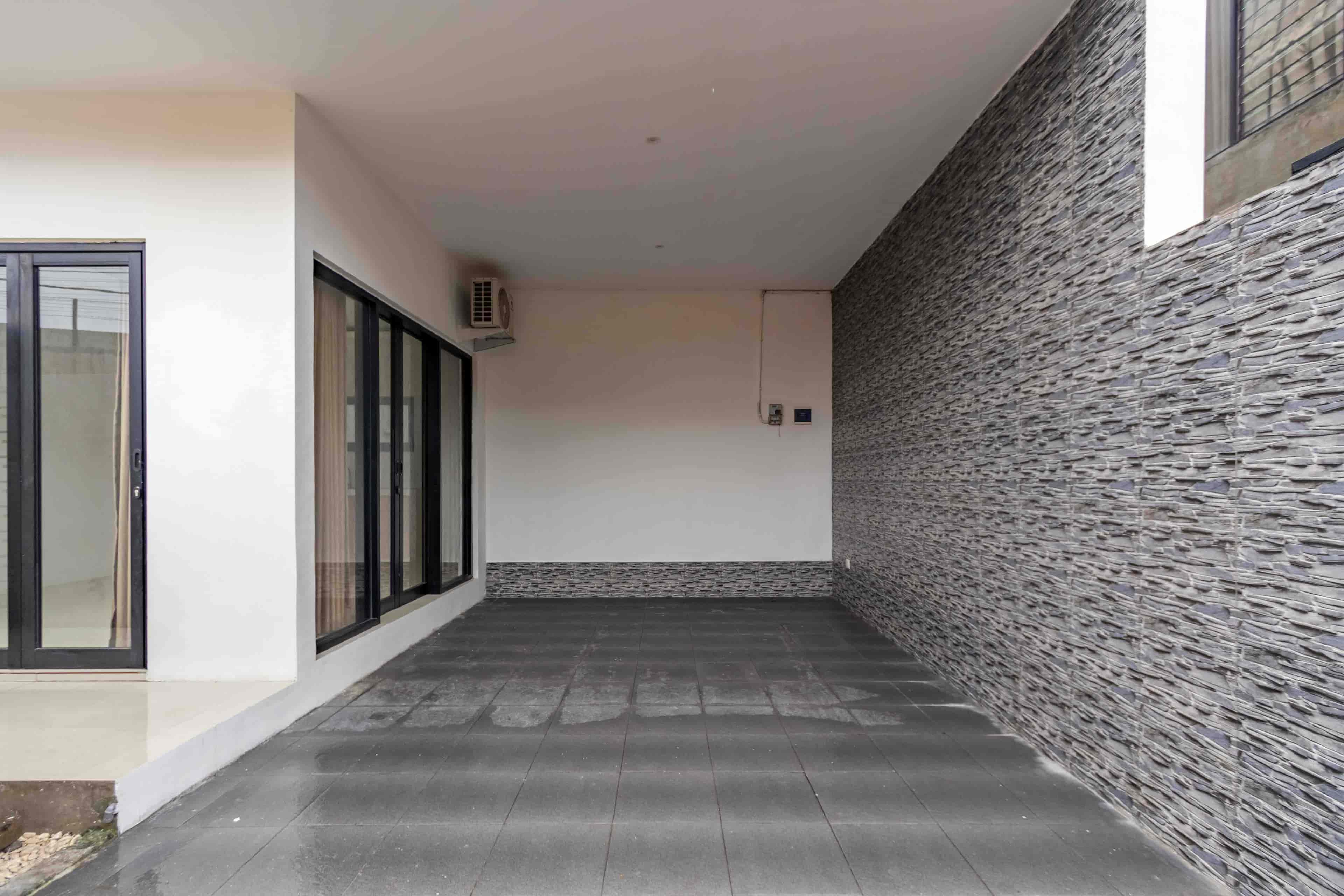 House thumbnail 2
