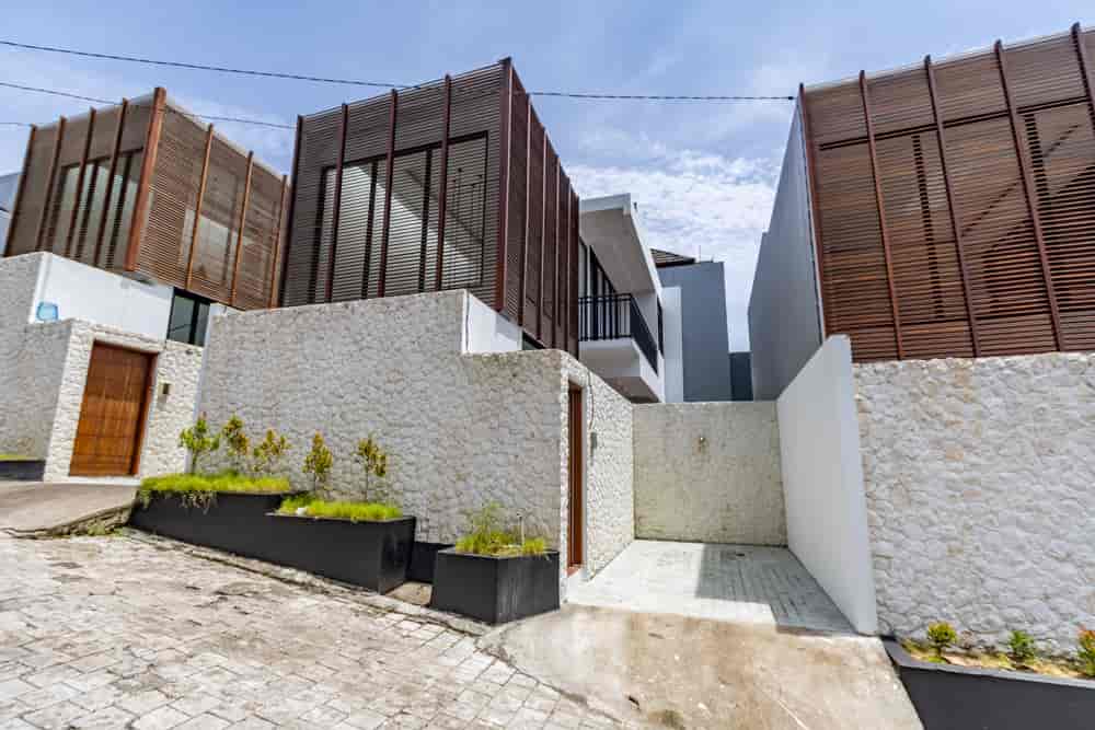 House thumbnail 2