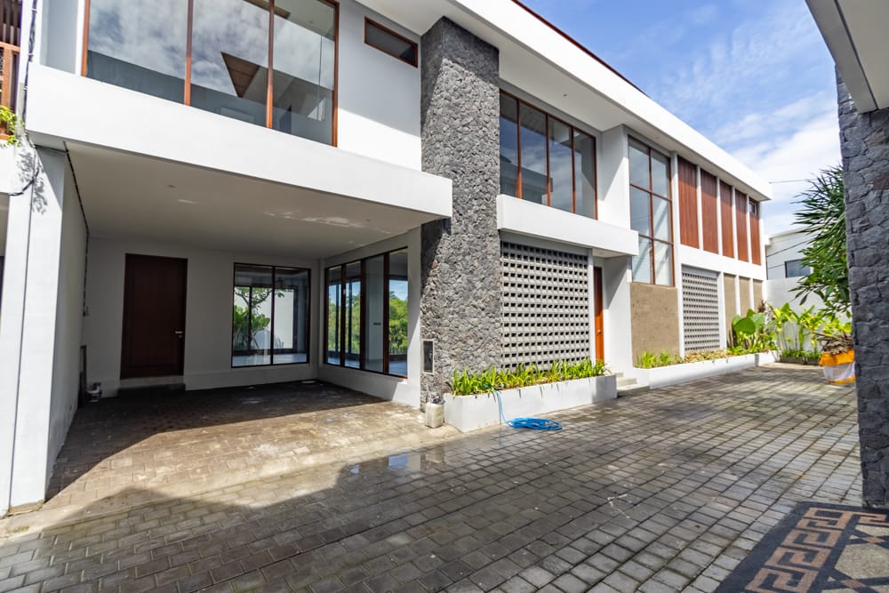 House thumbnail 2