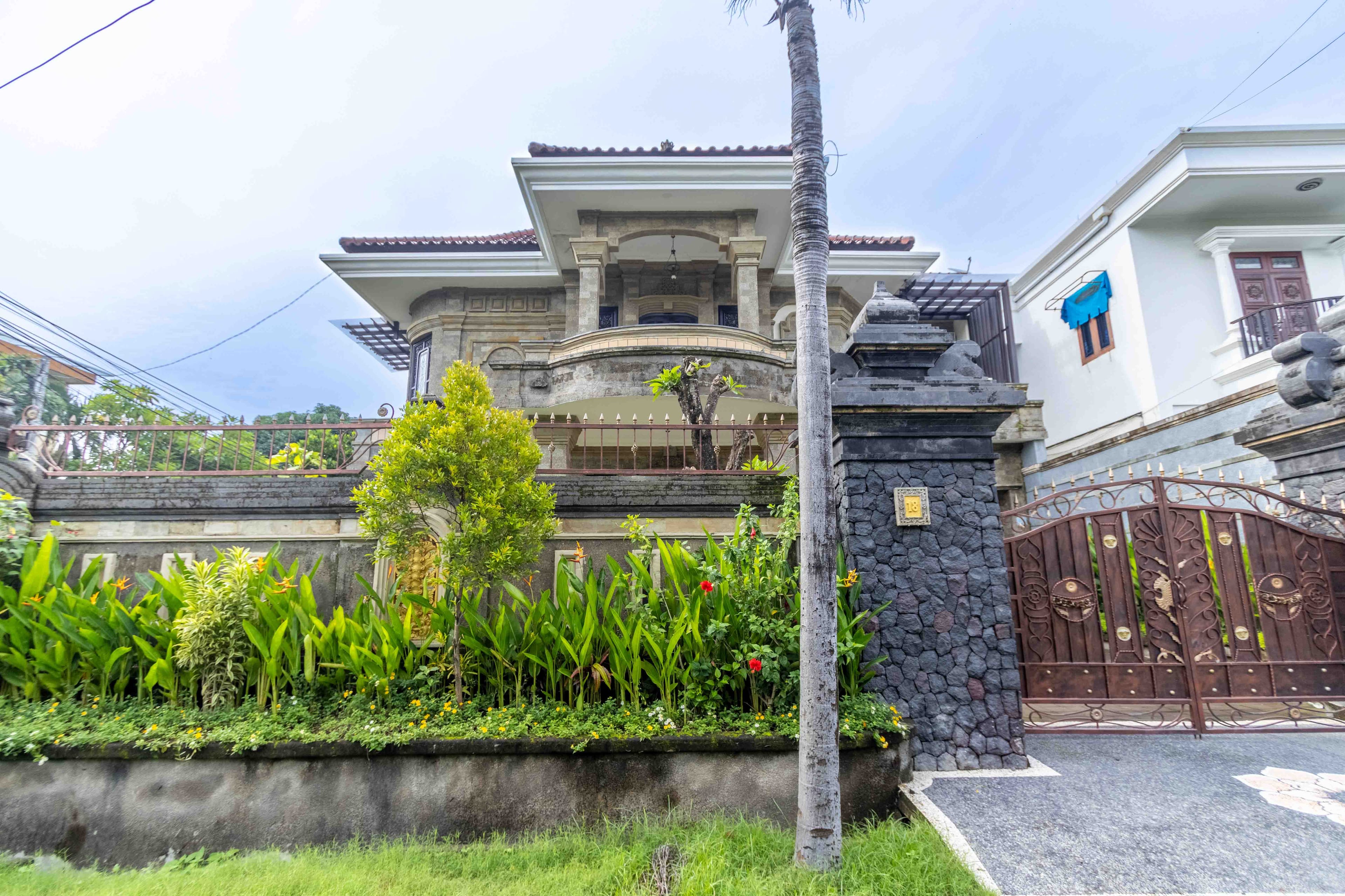 House thumbnail 2